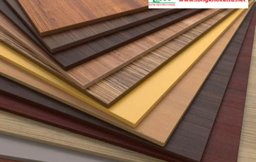 Vách ngăn Cemboard giả gỗ: 3 loại được ưa chuộng nhất 2025